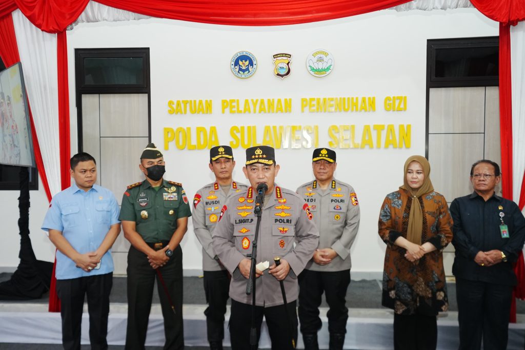 Pastikan Kesiapan Program Makan Bergizi Gratis, Kapolri Tinjau SPPG Polda Sulsel