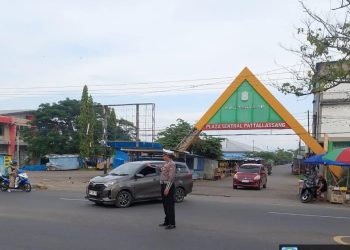 Personel Sat Lantas Polres Takalar Laksanakan Pengaturan Lalu lintas di Pagi Hari