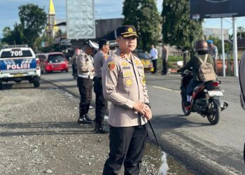 Kapolres Luwu bersama Waka Polres Turun Langsung Gatur Lalu Lintas di Jam Rawan
