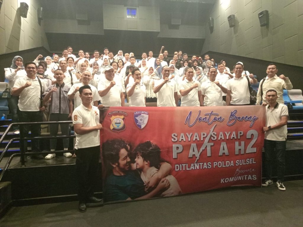 Dirlantas Polda Sulsel bersama Wadirlantas dan Personel Nobar Film Sayap Sayap Patah 2