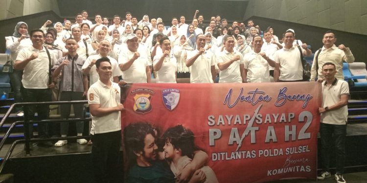 Dirlantas Polda Sulsel bersama Wadirlantas dan Personel Nobar Film Sayap Sayap Patah 2