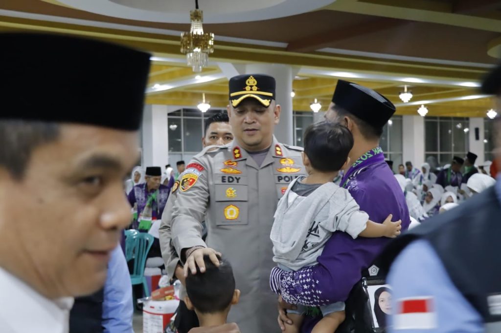 Kapolres Pinrang Hadiri Kegiatan Pelepasan Jamaah Calon Haji Kloter 2