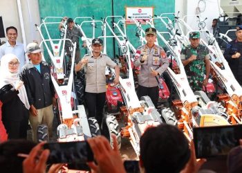 Kapolres Bone Hadiri Penyerahan Bantuan Alsintan Dalam Rangka Program 100 Hari Kerja Bupati