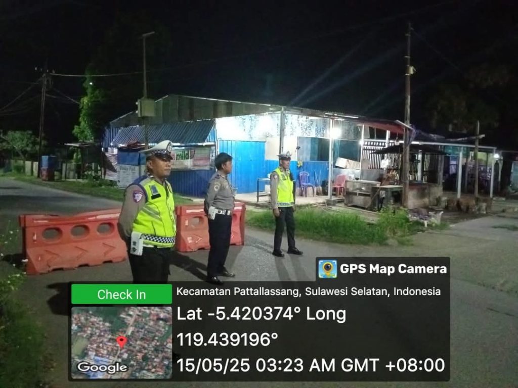 Sat Lantas Polres Takalar Kawal dan Amankan Pemberangkatan Calon Jamaah Haji di Masjid Agung