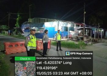 Sat Lantas Polres Takalar Kawal dan Amankan Pemberangkatan Calon Jamaah Haji di Masjid Agung