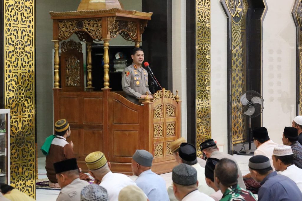 Kapolrestabes Makassar Safari Subuh di Masjid Nurul Jamil BTP
