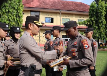 Polres Maros Gelar Upacara Pelepasan 12 Bintara Orang Asli Papua