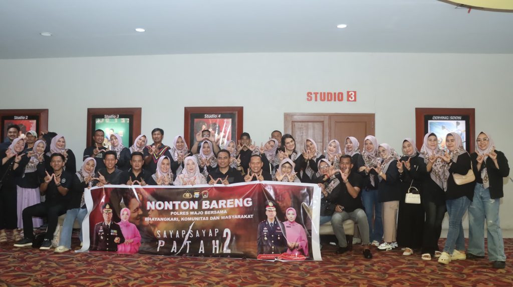 Kapolres Wajo Bersama Bhayangkari, Komunitas dan Masyarakat Nobar Film Sayap Sayap Patah 2 