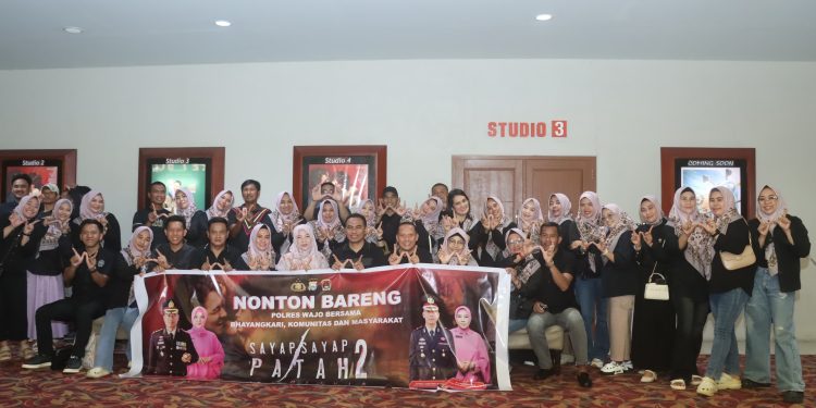 Kapolres Wajo Bersama Bhayangkari, Komunitas dan Masyarakat Nobar Film Sayap Sayap Patah 2 