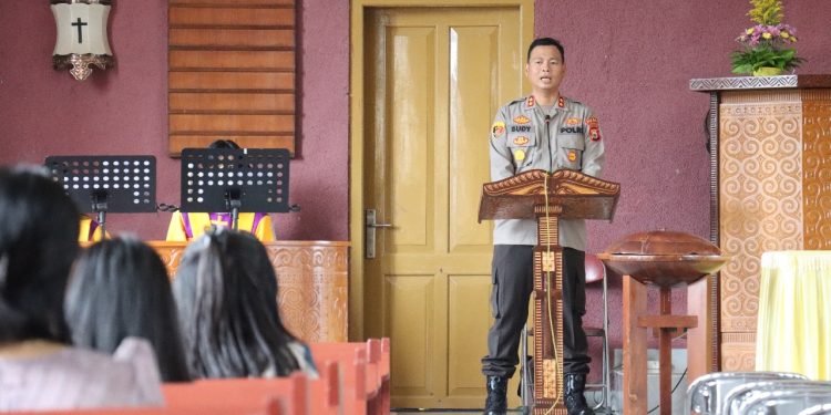 Minggu Kasih, Kapolres Tator Beri Pesan Kamtibmas di Gereja Jemaat Bukit Sion Makale