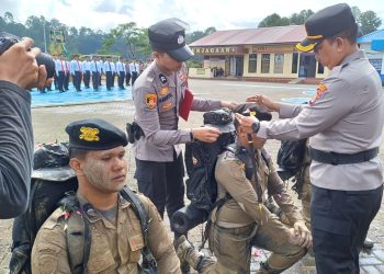 Kapolres Toraja Utara Pimpin Upacara Tradisi Pembaretan 22 Bintara Remaja