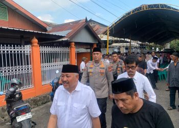 Kapolres Pinrang Melayat dan Sampaikan Belasungkawa Atas Wafatnya Saudara Bupati