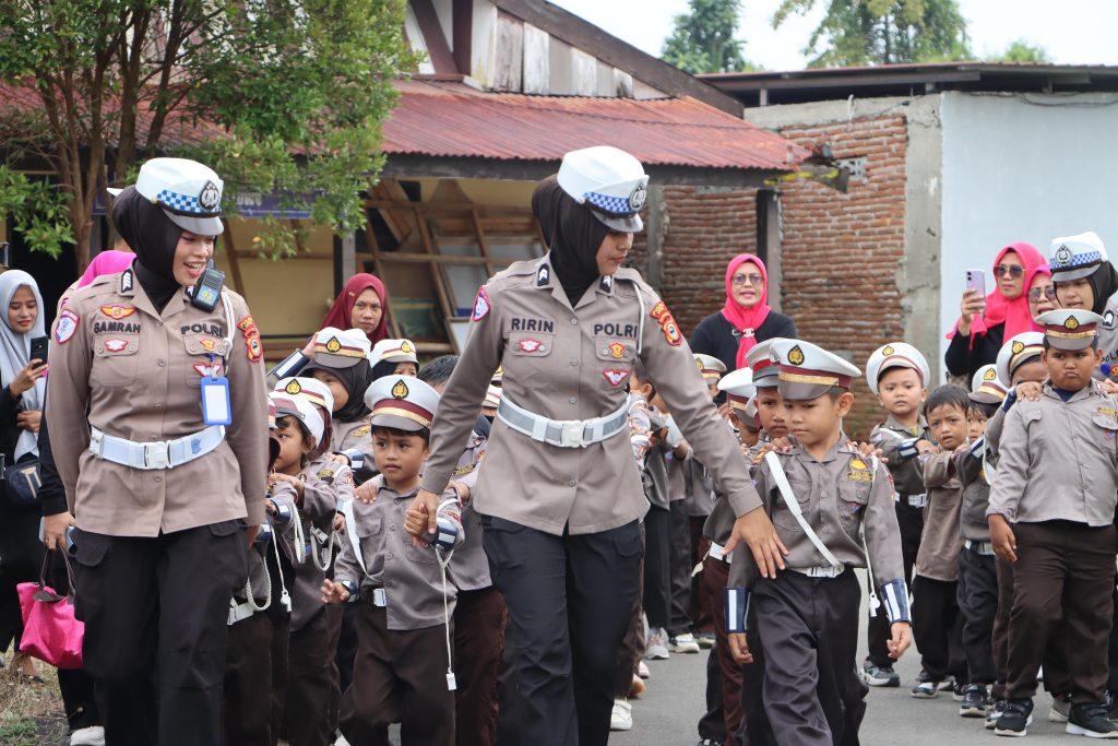 TK Pertiwi Kota Belopa Melakukan Kunjungan Edukatif ke Satlantas Polres Luwu