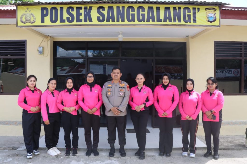 Kapolres Toraja Utara bersama Ketua Bhayangkari Kunjungan Kerja ke Polsek Sanggalangi