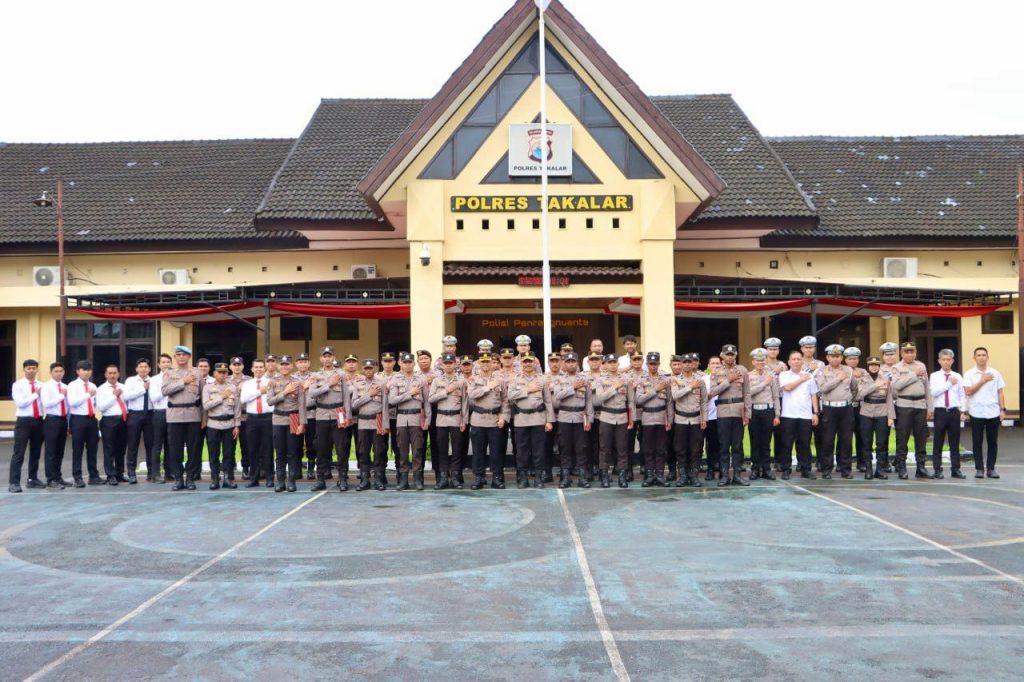 Kapolres Takalar Pimpin Upacara Pelepasan dan Pemberian Penghargaan ke 10 Bintara Remaja