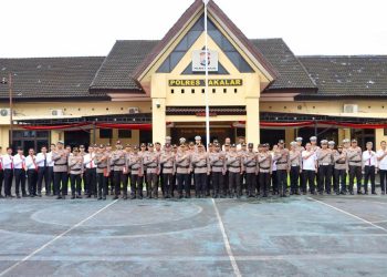 Kapolres Takalar Pimpin Upacara Pelepasan dan Pemberian Penghargaan ke 10 Bintara Remaja