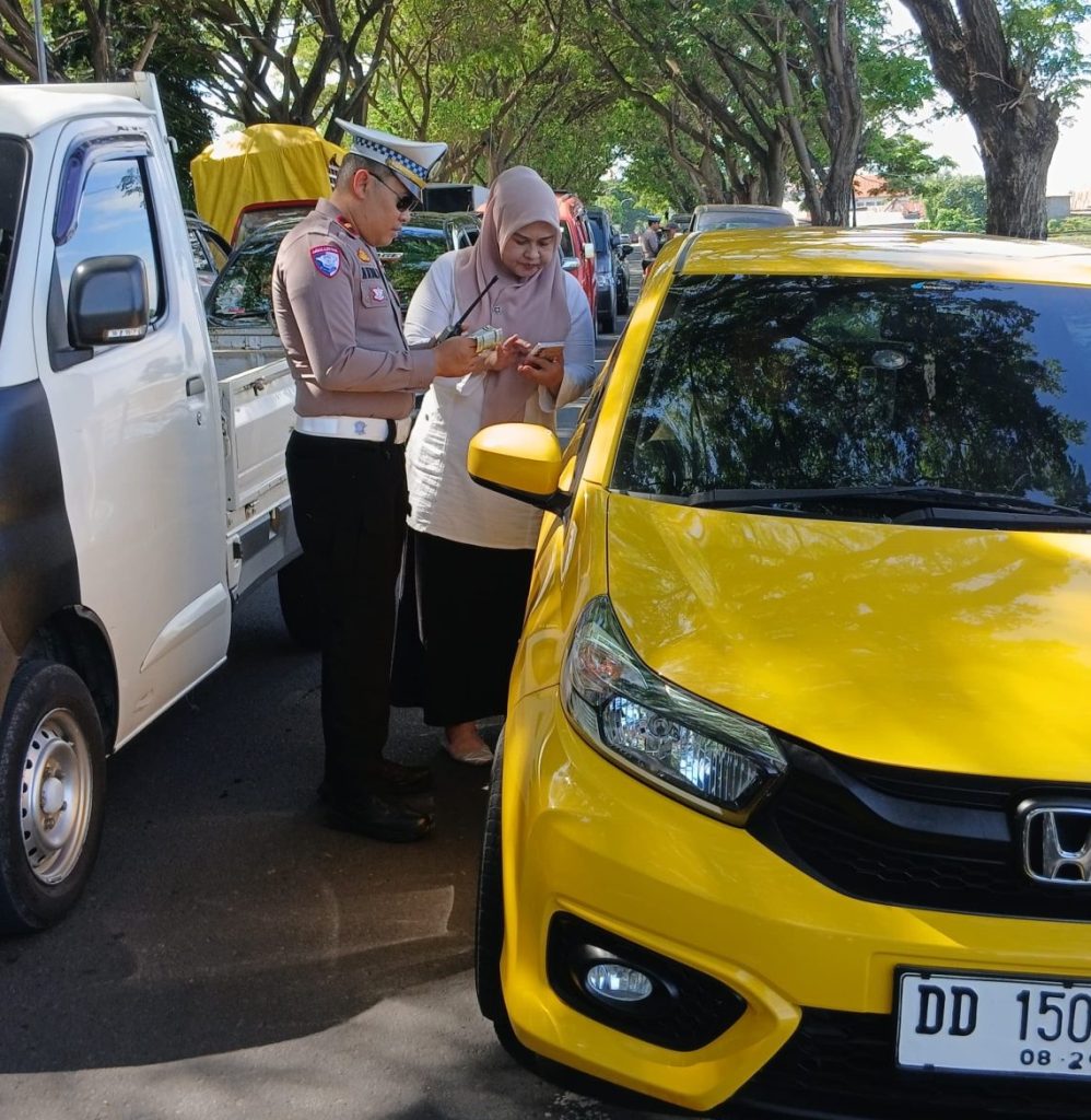 Kanit Regident Satlantas Polres Bantaeng Pimpin Penertiban Pajak Kendaraan Bermotor 
