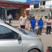 Peringati May Day, Kapolres Gowa Bersama Buruh Bagikan Bunga kepada Pengendara