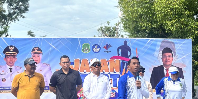 Peringati Hardiknas dan Hari Buruh, Kapolres Sidrap Bersama Forkopimda Jalan Santai