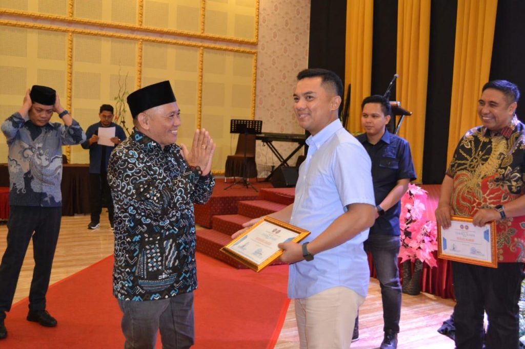 Kapolres Maros Terima Penghargaan Dari Organisasi Serikat Pekerja Seluruh Indonesia