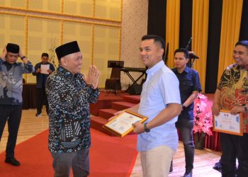 Kapolres Maros Terima Penghargaan Dari Organisasi Serikat Pekerja Seluruh Indonesia