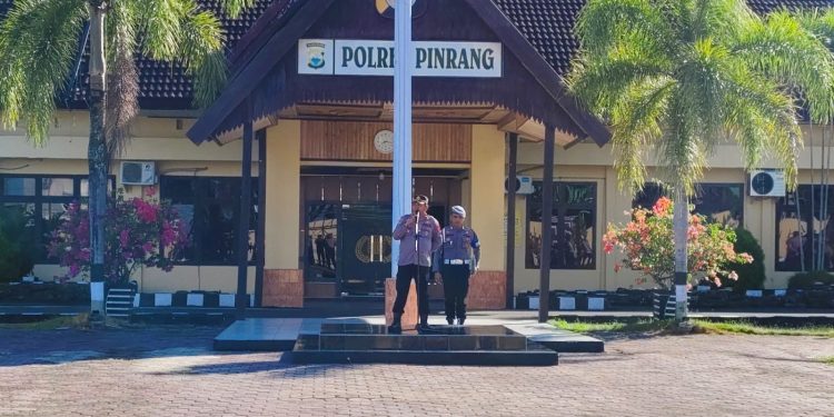 Pimpin Apel Pagi, Waka Polres Pinrang Tekankan Kesehatan dan Disiplin 