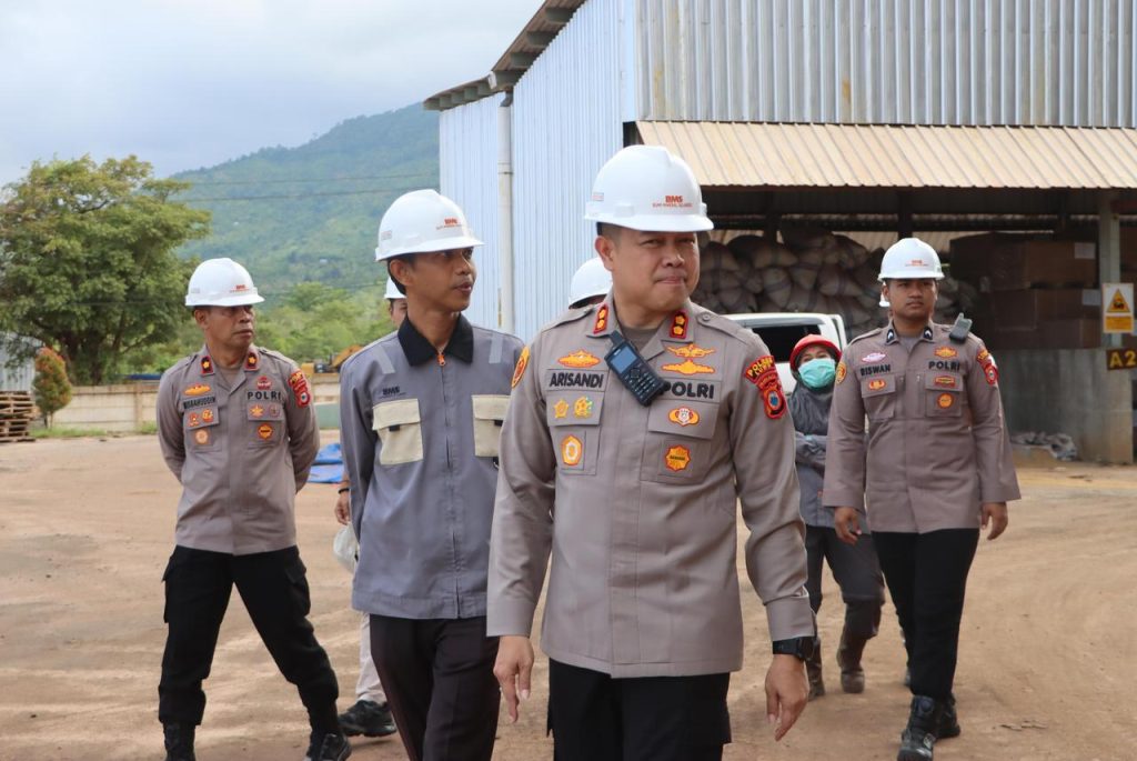 Kunjungi PT BMS, Kapolres Luwu Tekankan Pentingnya Kesejahteraan dan Keselamatan Pekerja