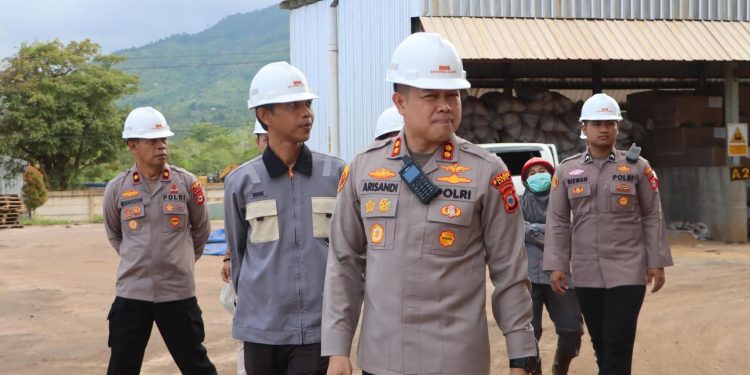 Kunjungi PT BMS, Kapolres Luwu Tekankan Pentingnya Kesejahteraan dan Keselamatan Pekerja