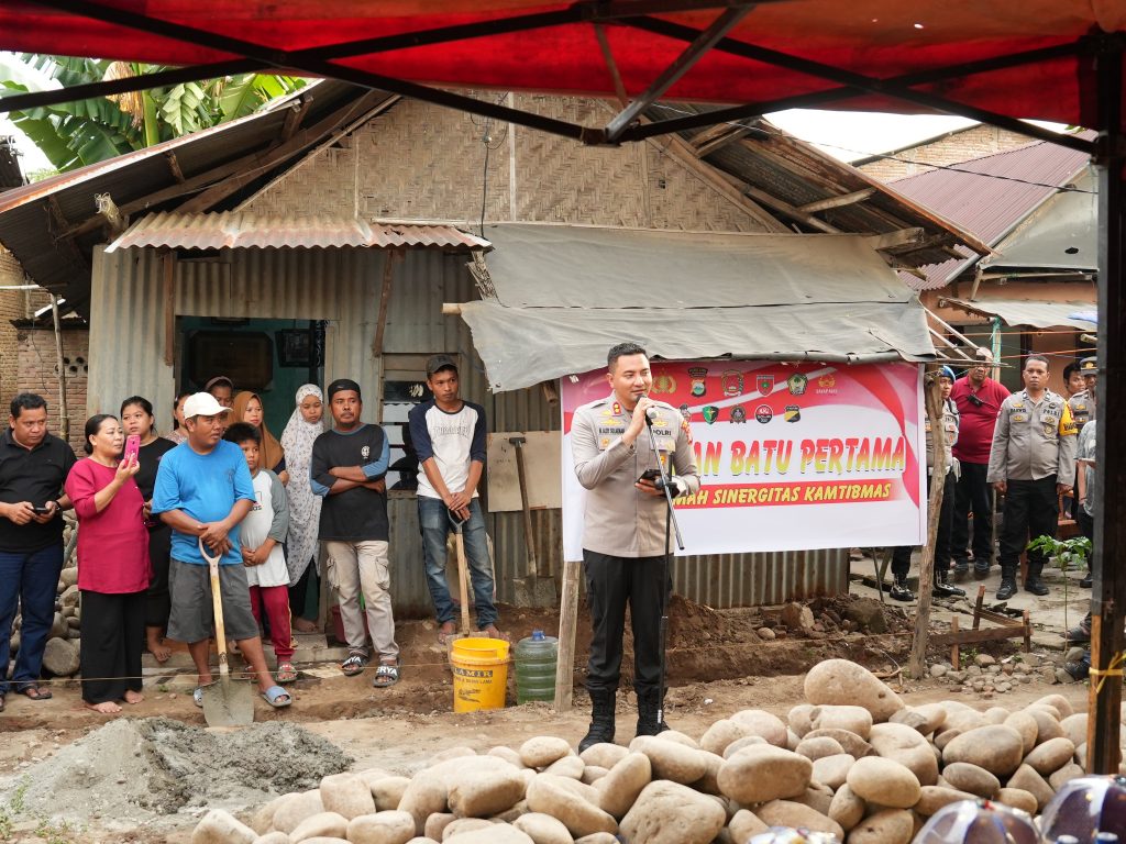 Kapolres Gowa Pimpin Peletakan Batu Pertama Program Bedah Rumah Sinergitas Kamtibmas 