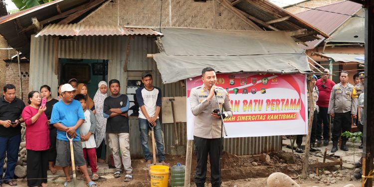 Kapolres Gowa Pimpin Peletakan Batu Pertama Program Bedah Rumah Sinergitas Kamtibmas 