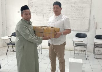 Sat Narkoba Polres Maros Beri Bantuan Ikan Lele dan Al-Qur'an ke Pondok Tahfidz Peduli Ummat Tumalia