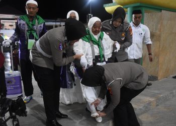 Kapolres Bulukumba Turunkan Personel Kawal Ketat 352 Calon Jamaah Haji ke Embarkasi Makassar