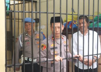 Cek Ruang Tahanan, Wakapolres Wajo Tekankan Jaga Kebersihan dan Kesehatan