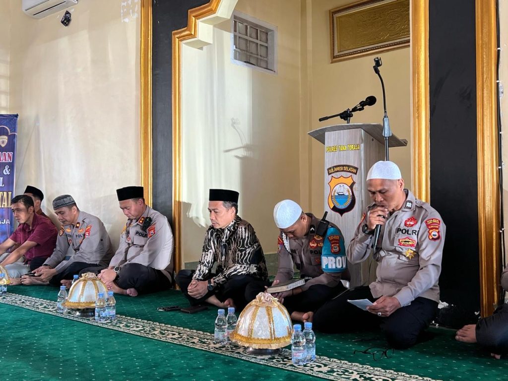 Tingkatkan Iman dan Taqwa, Kapolres Tana Toraja Ikuti Pembinaan Rohani dan Mental