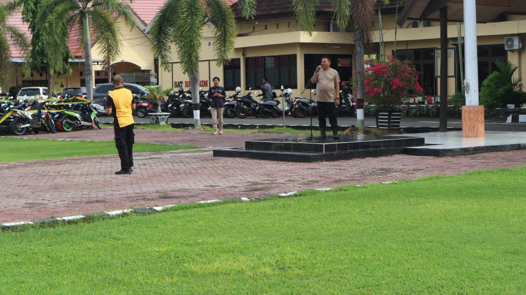 Waka Polres Pinrang Pimpin Apel, Tekankan Profesionalisme dan Kesehatan Personel