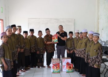 Satres Narkoba Polres Maros Salurkan Hasil Panen Ikan Lele ke Panti Asuhan dan Pondok Tahfidz 
