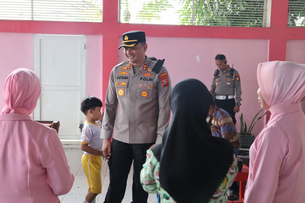 Kapolres Gowa Cek Pemeriksaan Kesehatan Gigi dan Pemberian Makanan Tambahan ke Anak TK