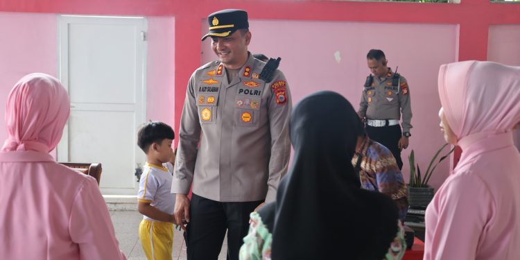 Kapolres Gowa Cek Pemeriksaan Kesehatan Gigi dan Pemberian Makanan Tambahan ke Anak TK