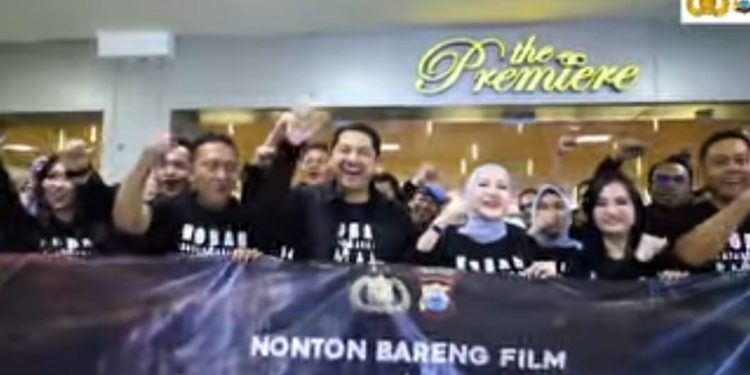Kapolrestabes Makassar Bersama Personil Nonton Bareng Sayap Sayap Patah 2