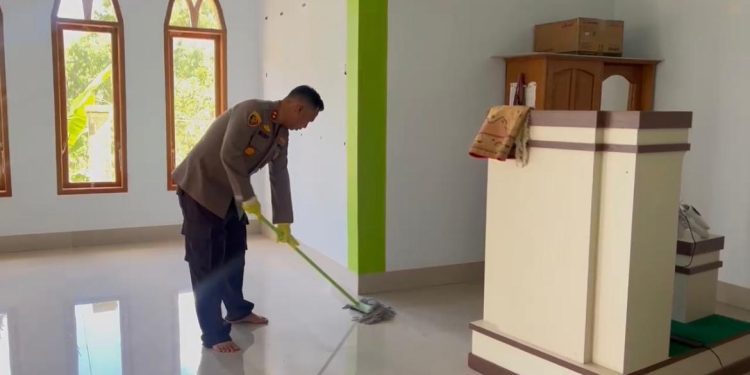 Dalam Rangka Hari Bhayangkara ke-79, Kapolres Tana Toraja Gelar Bakti Religi di Masjid