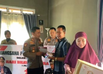 Peringati Hari Bhayangkara ke-79, Kapolres Luwu Timur Anjangsana Ke Purnawirawan dan Warakawuri