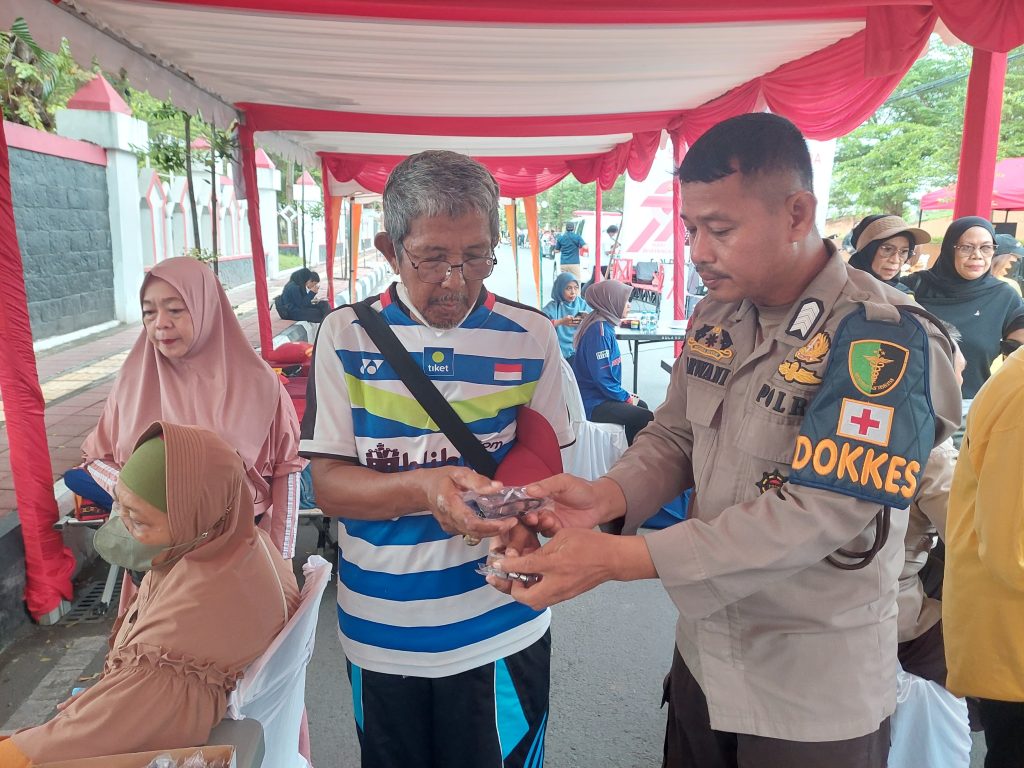 Semarak HUT Bhayangkara ke-79, Polres Gowa Hadirkan Pemeriksaan Kesehatan, Pengobatan Gratis, dan Pembagian Kacamata di CFD
