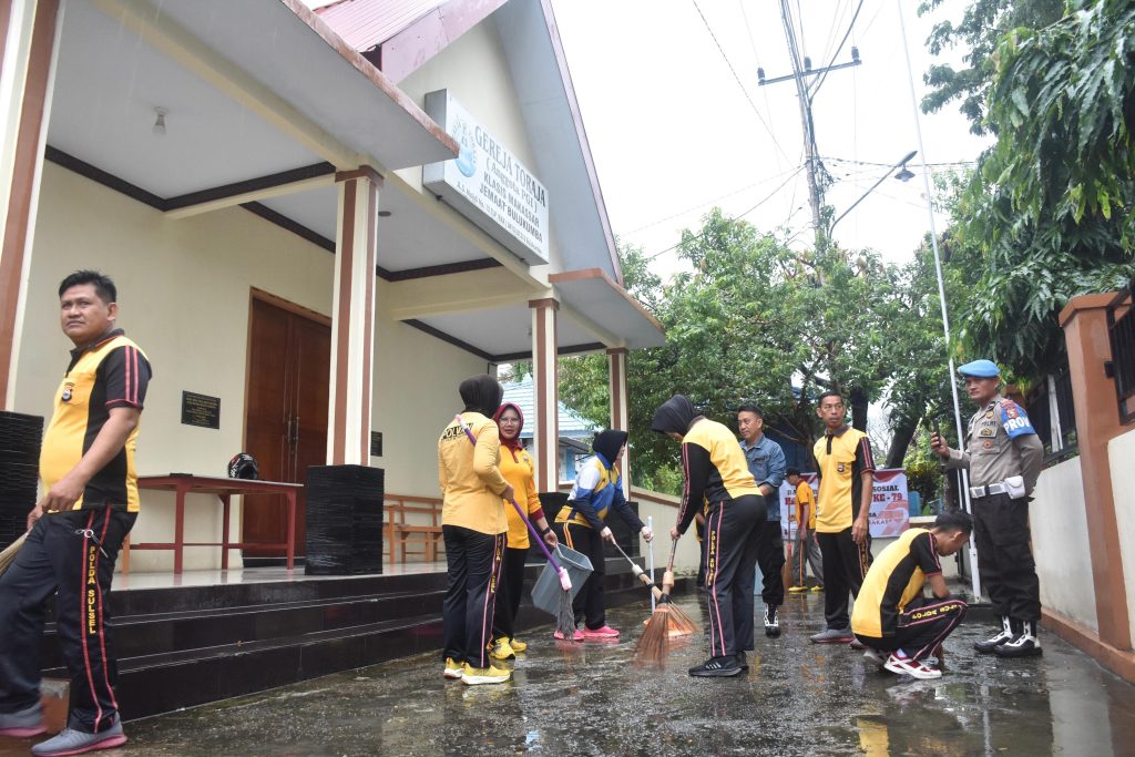 Dalam Rangka HUT Bhayangkara ke-79, Polres Bulukumba Gelar Bakti Religi di Masjid dan Gereja