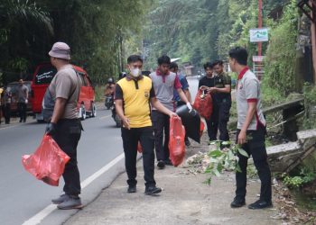 Peringati Hari Lingkungan Hidup Sedunia, Polres Toraja Utara Gelar Aksi Bersih-bersih di Jalan
