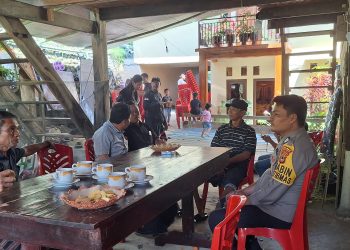 Antisipasi Premanisme, Bhabinkamtibmas Polres Tator Sambangi Warga dan Berikan Imbauan