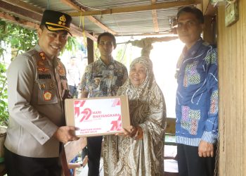 Kapolres Wajo bersama Ketua Bhayangkari Gelar Bakti Sosial Dalam Rangka Hari Bhayangkara ke-79