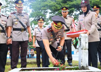 Peringati HUT Bhayangkara ke-79, Kapolres Maros Pimpin Ziarah Rombongan ke TMP