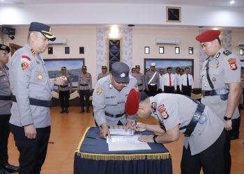 Kapolres Pinrang Pimpin Upacara Serah Terima Jabatan Kasat dan Kapolsek
