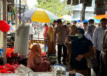Kabag SDM Polres Wajo Monitoring Harga dan Ketersediaan Bahan Pokok Jelang Idul Adha 1446 