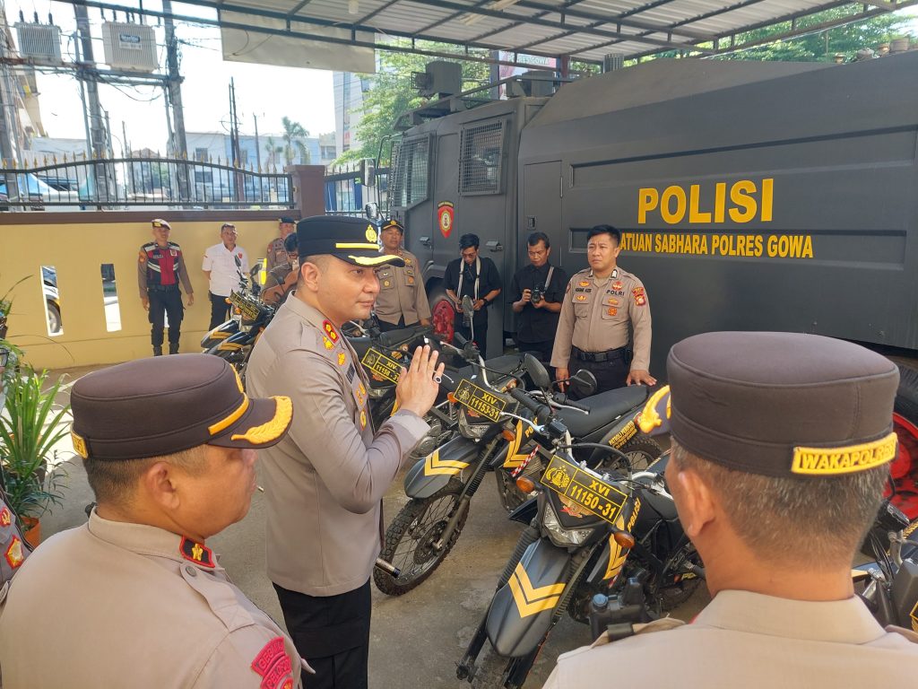Pastikan Kesiapan Kendaraan Operasional Personel, Kapolres Gowa Sidak Kendaraan Dinas